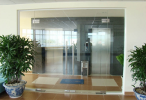 Thi công cửa kính cường lực quận 12