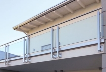 Thi công lan can kính cường lực: Ưu điểm, quy trình & bảng giá