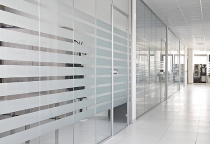 Vách Kính Cường Lực Ngăn Phòng – Giải Pháp Phân Chia Không Gian Hiện Đại