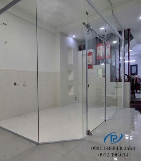  Vách kính cường lực ngăn phòng - Mẫu 30