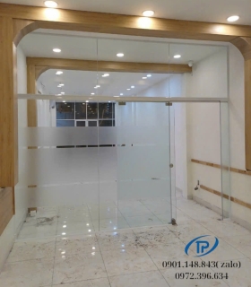 Vách kính cường lực cửa lùa trượt  - Mẫu 10