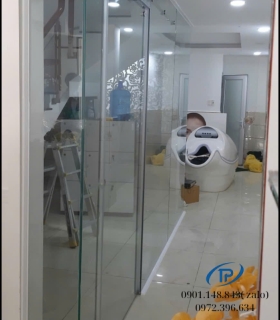 Vách kính cường lực cửa lùa trượt  - Mẫu 19