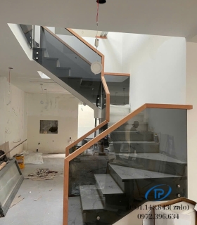 Lan can kính cường lực cầu thang-mẫu 15