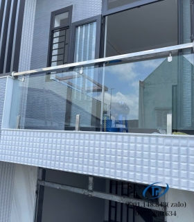 Lan can kính cường lực ban công-mẫu 9